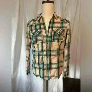 Women’s plaid shirt